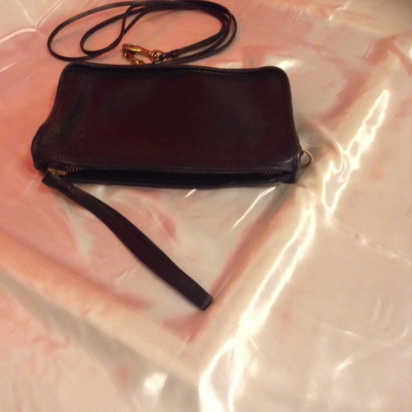 ❌❌SOLD SOLD❌❌Black Vintage Coach Crossbody - Picture 2 of 8